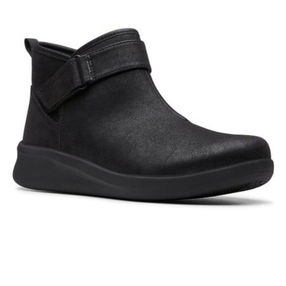 BRAND NEW CLOUDSTEPPERS BY CLARKS ADJUSTABLE BUCKLE ZIP CLOSURE ROUND TOE BOOTIE - Picture 1 of 16
